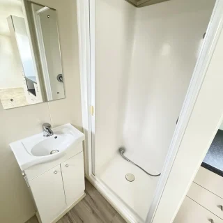 large 7.2m cabin Shower